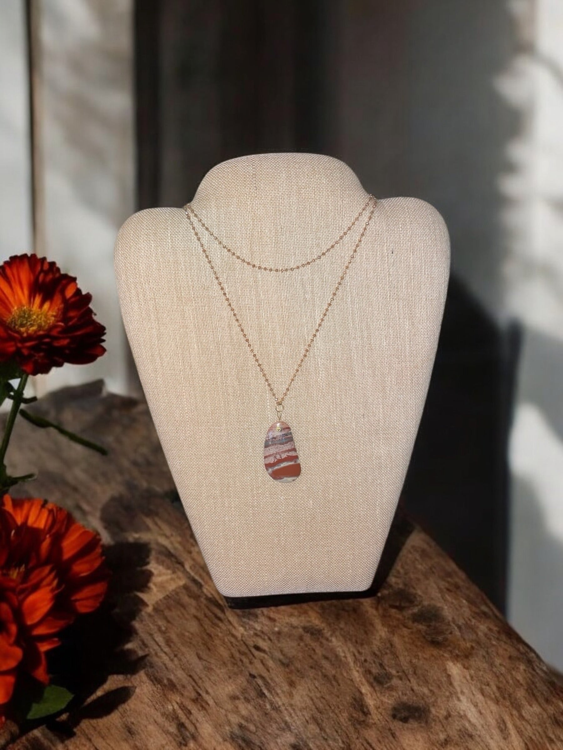 Striped Agate Stone Necklace - A Unique and Eye-Catching Piece