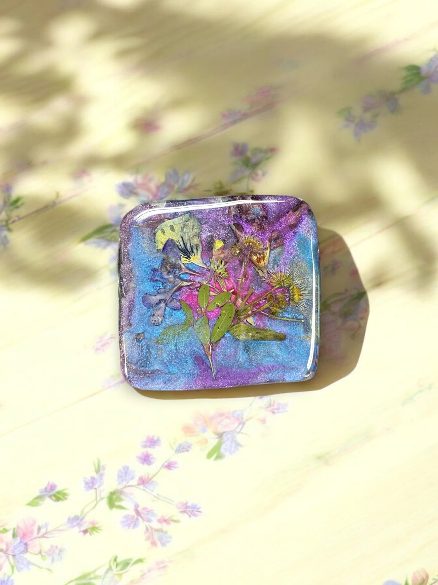 Pressed Flower Resin Magnet, Botanical Magnet, Floral Fridge Magnet