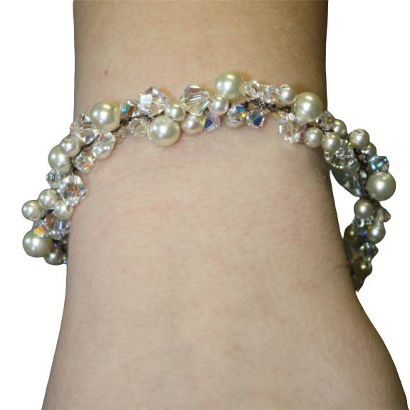 Delicate Elegance: Pearl & Crystal Bridal Bracelet (Gift Boxed)