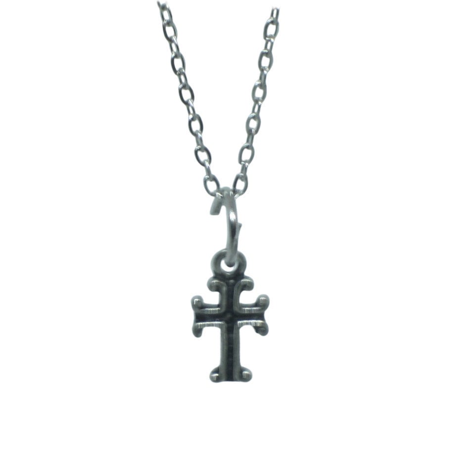 Beautiful Pewter Celtic Cross Pendant Necklace (Gift Boxed)