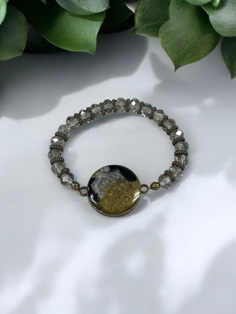 Elegant Gray Crystal Bracelet with Resin Centerpiece | A Timeless Accessory