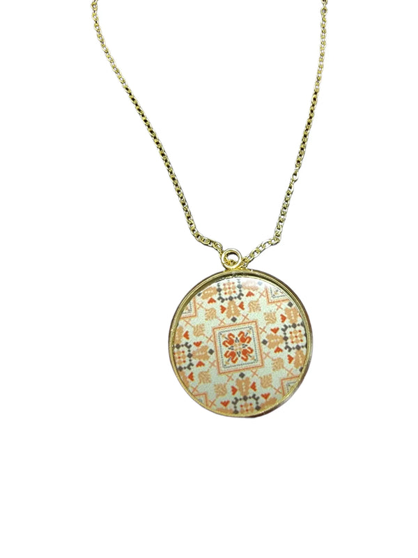 Trendy Embroidery Pattern Pendant Gold Necklace