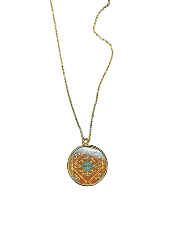 Trendy Embroidery Pattern Pendant Gold Necklace