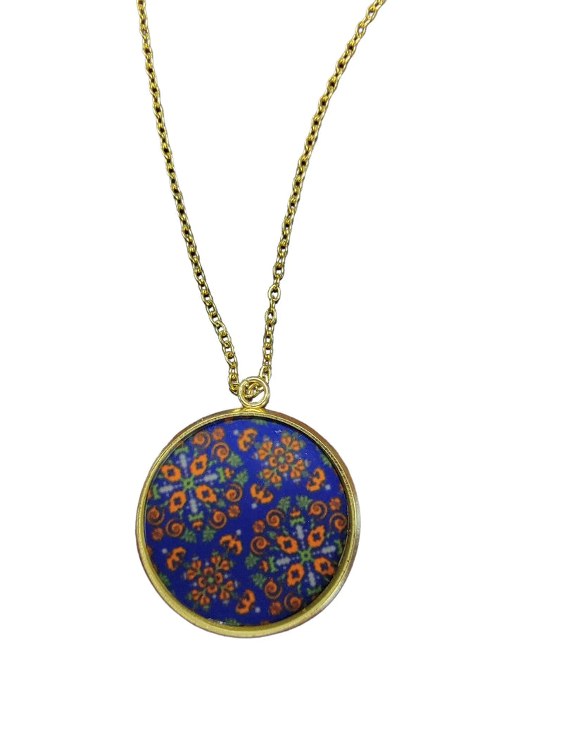 Trendy Embroidery Pattern Pendant Gold Necklace