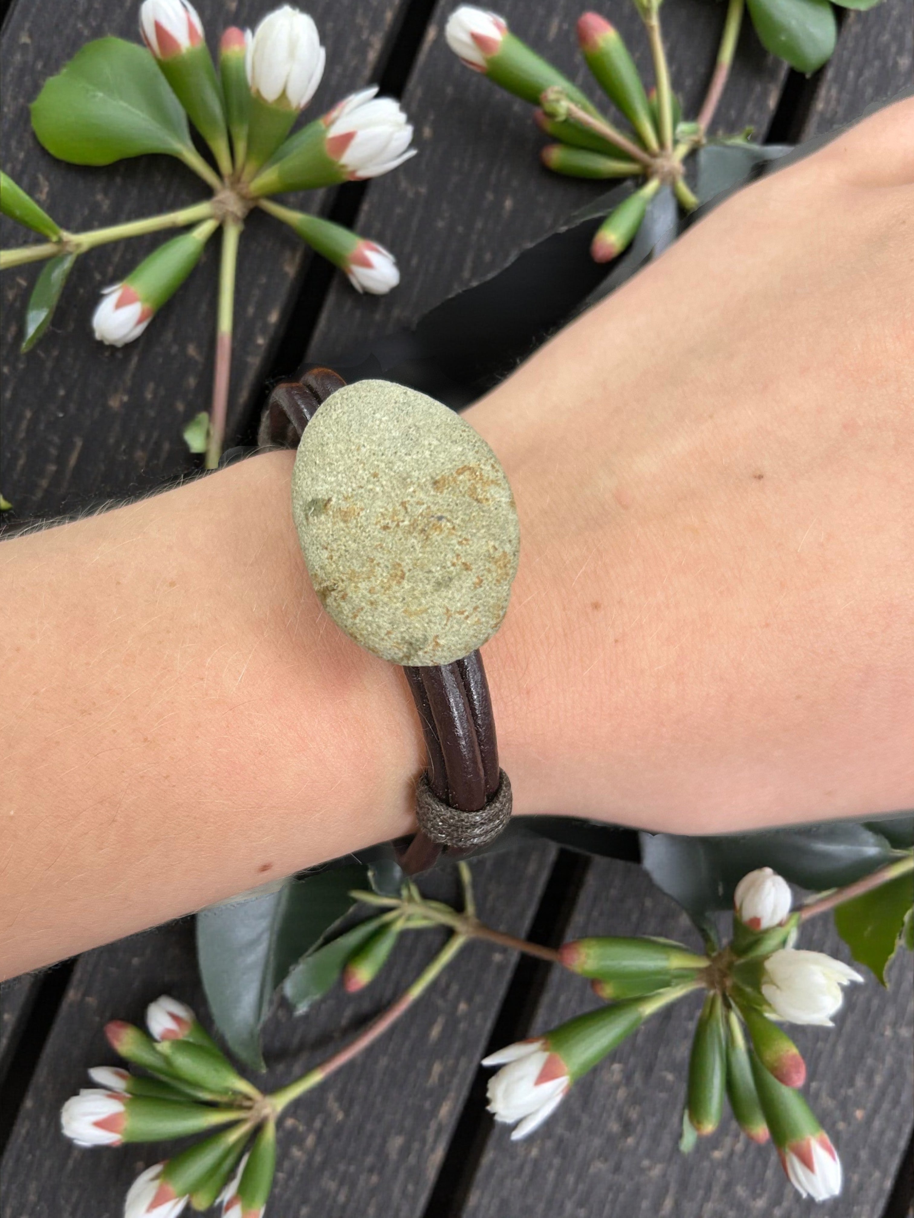 Adjustable Unisex Cowhide Waxed Leather Bracelet with Stone