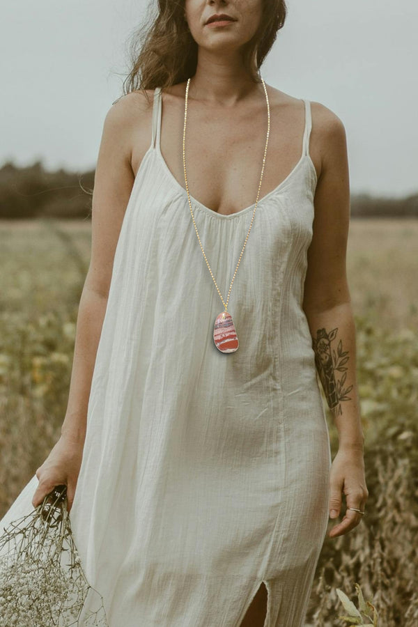 Striped Agate Stone Necklace - A Unique and Eye-Catching Piece