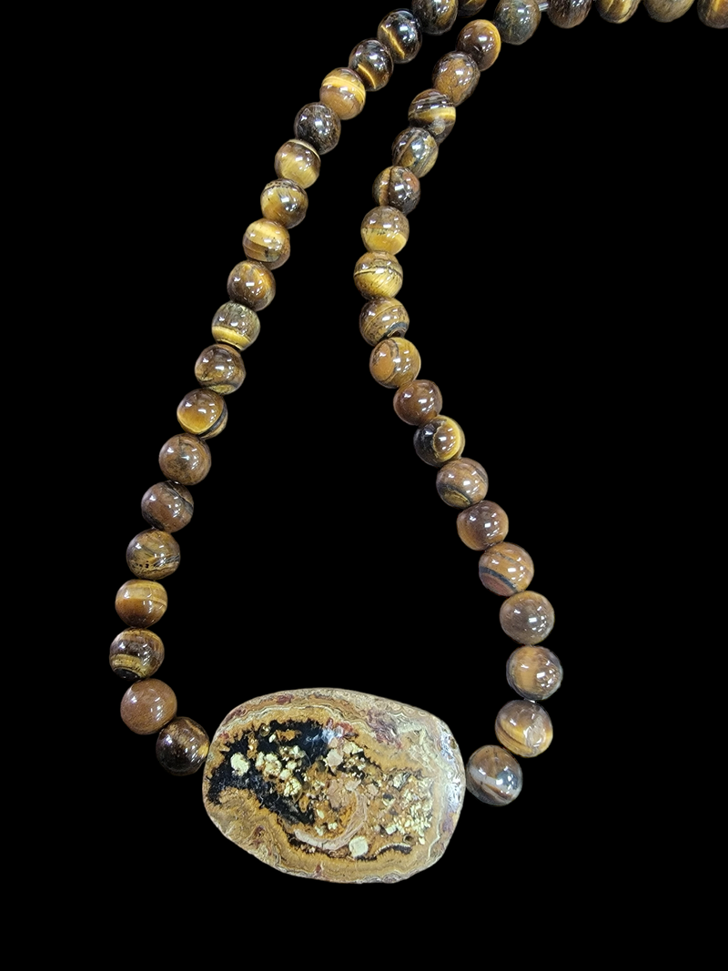 Focal Center Agate Pendant Necklace with Tiger Eye Gemstones