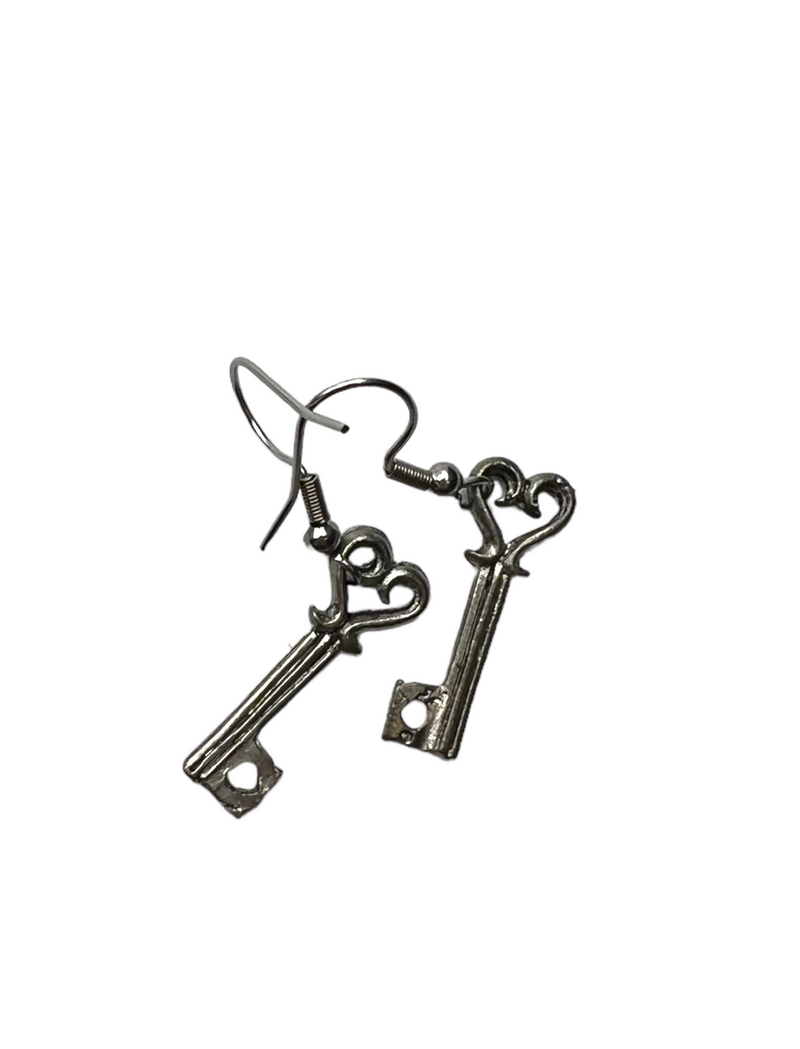 Pewter Victorian Key Necklace and Earring Set: A Charming and Thoughtful Gift for the Special Someone in Your Life